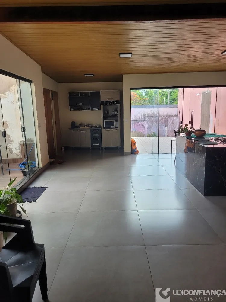 Casa, 3 quartos, 210 m² - Foto 1