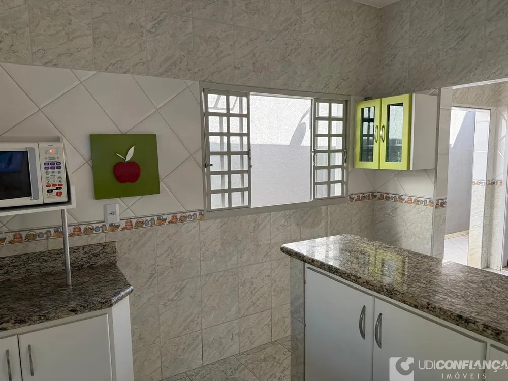 Casa, 3 quartos, 226 m² - Foto 1