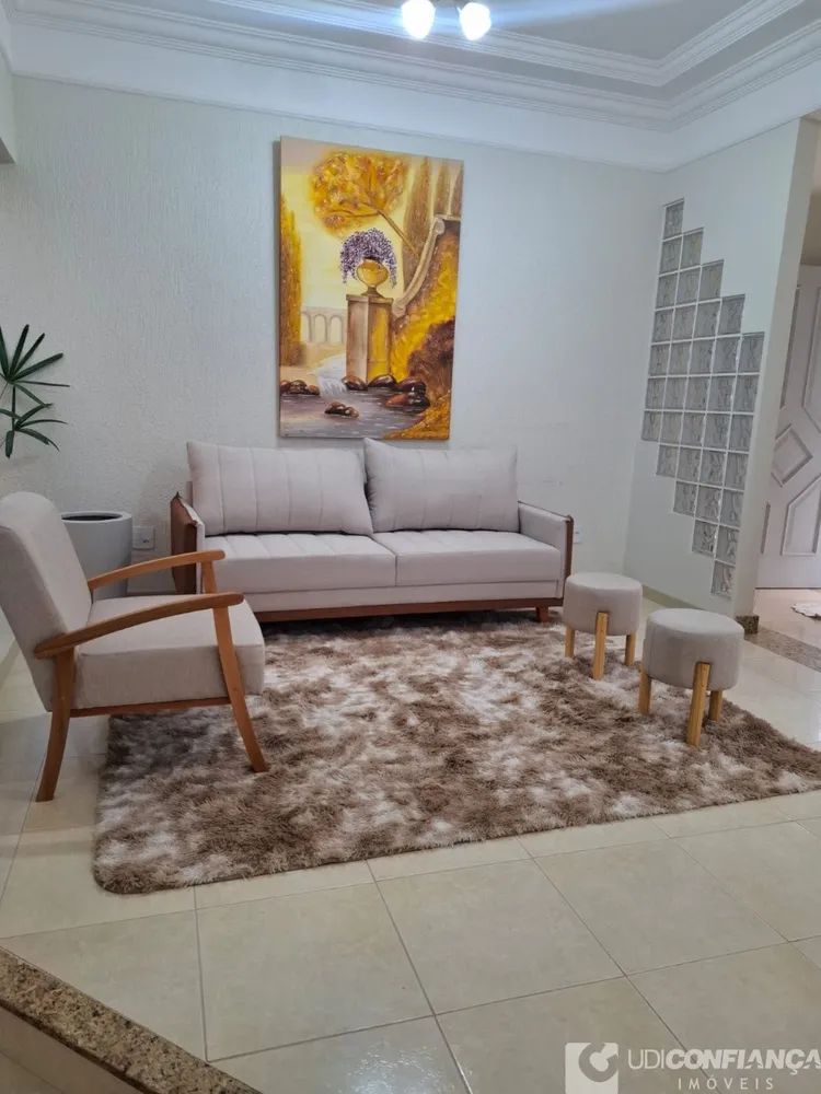 Casa, 3 quartos, 226 m² - Foto 2