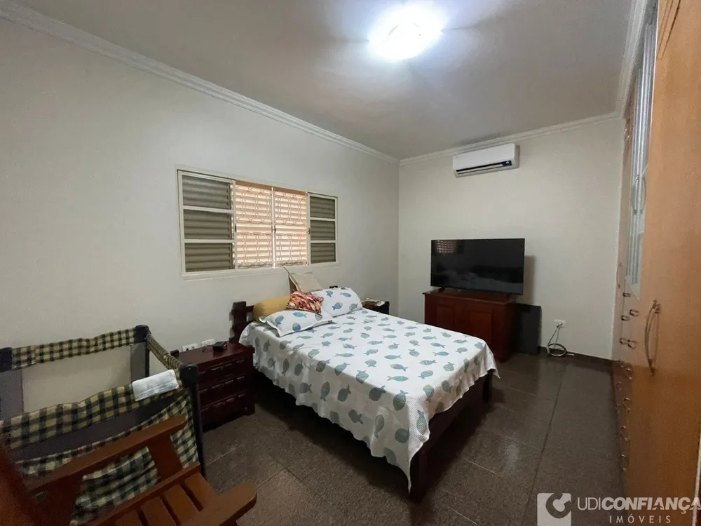 Casa, 3 quartos, 245 m² - Foto 1