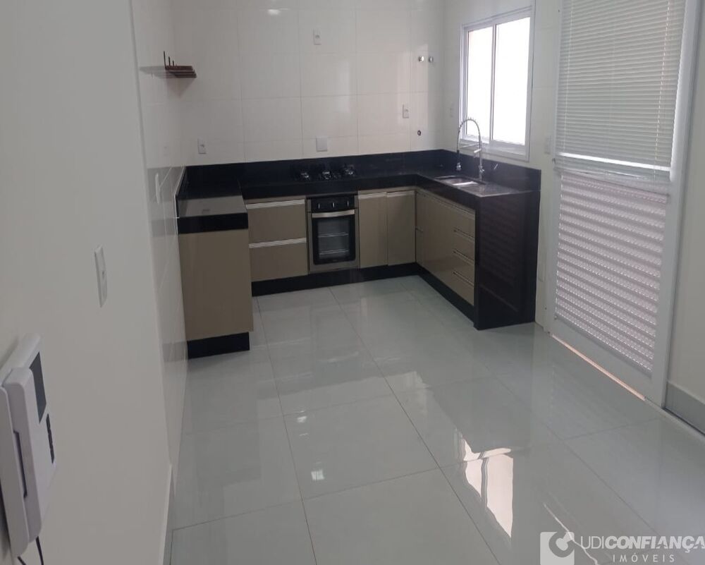 Casa, 3 quartos, 277 m² - Foto 1