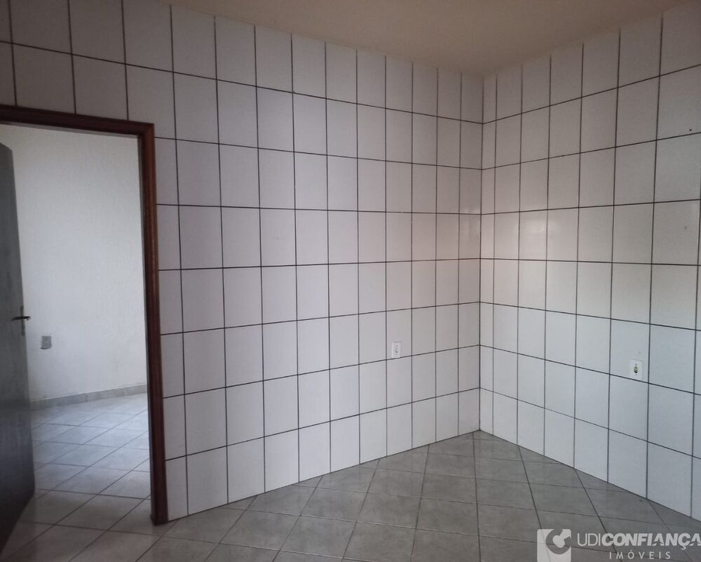 Casa à venda com 2 quartos, 70m² - Foto 6