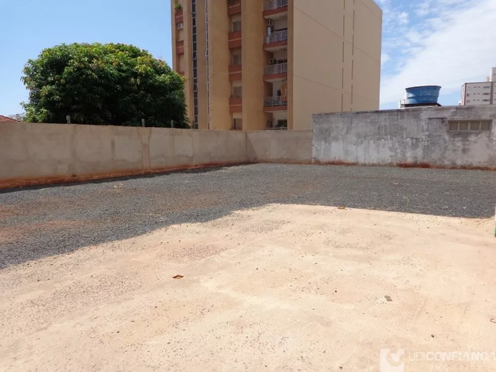 Terreno à venda, 701m² - Foto 1