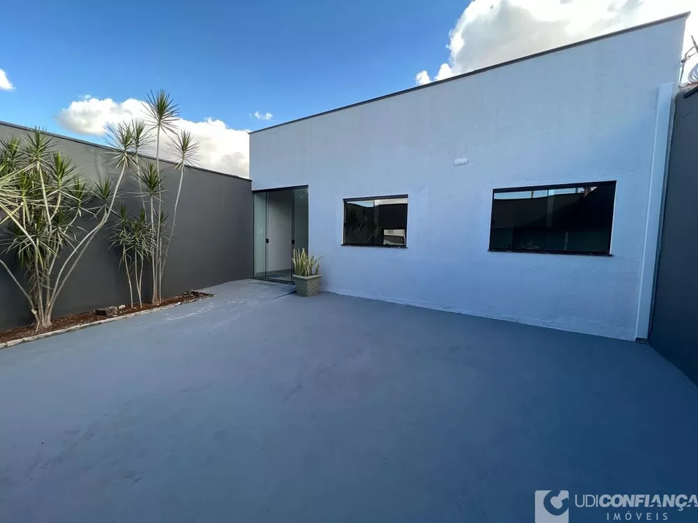 Casa à venda com 3 quartos, 130m² - Foto 2