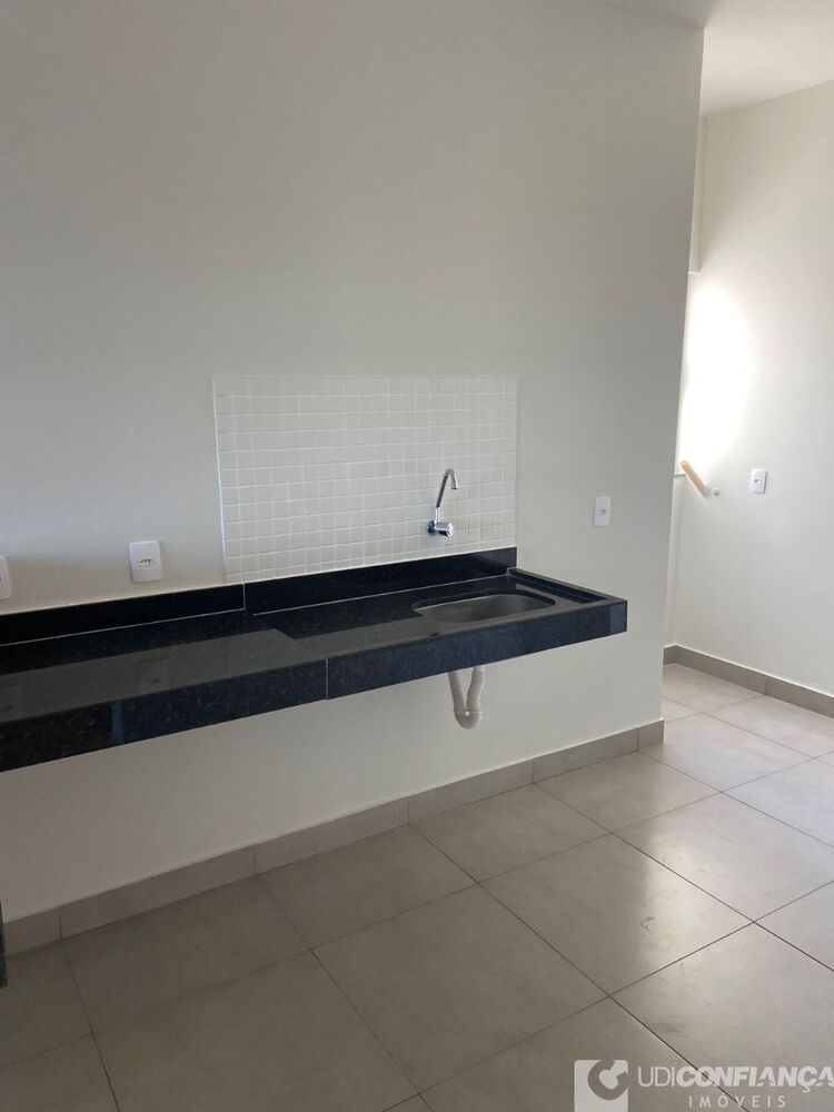 Apartamento à venda com 2 quartos, 65m² - Foto 2