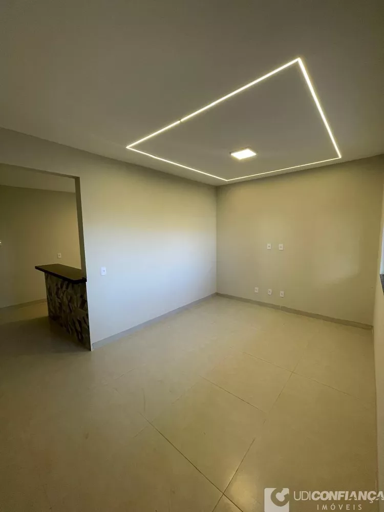 Apartamento à venda com 2 quartos, 67m² - Foto 4