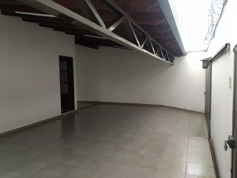 Casa à venda com 3 quartos, 180m² - Foto 1