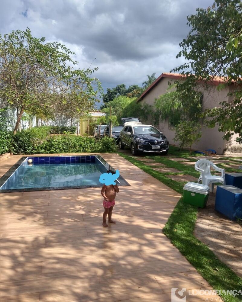Chácara à venda com 6 quartos, 200m² - Foto 1