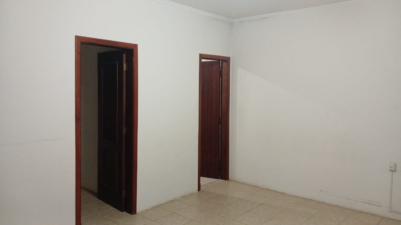 Casa Comercial para alugar com 4 quartos, 170m² - Foto 2