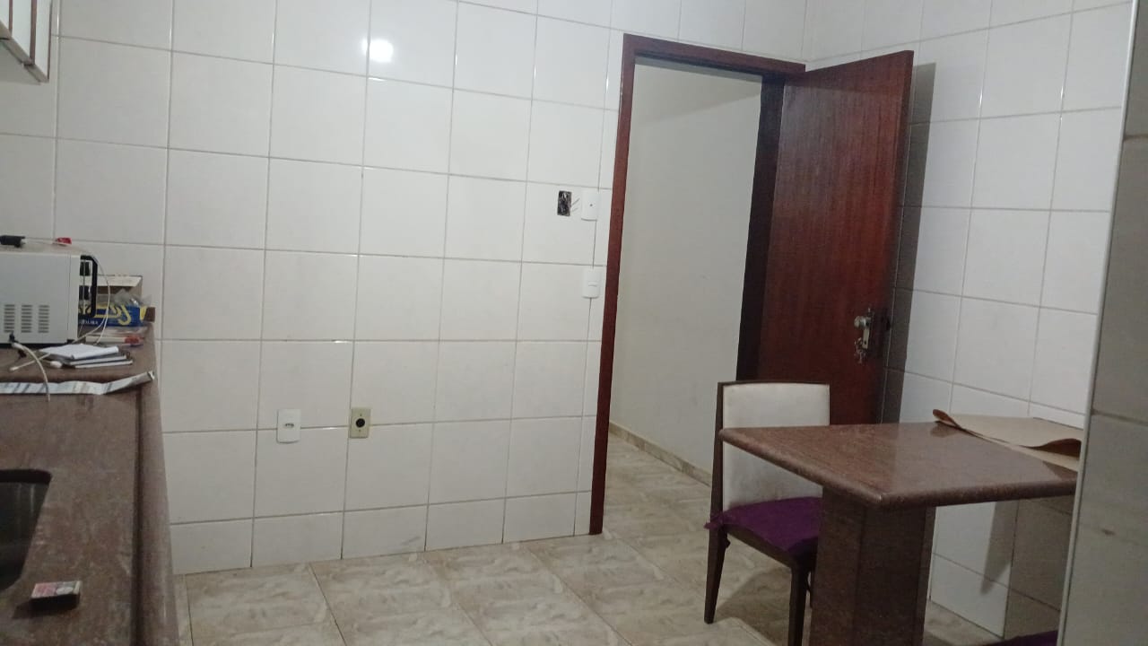 Casa Comercial para alugar com 4 quartos, 170m² - Foto 9