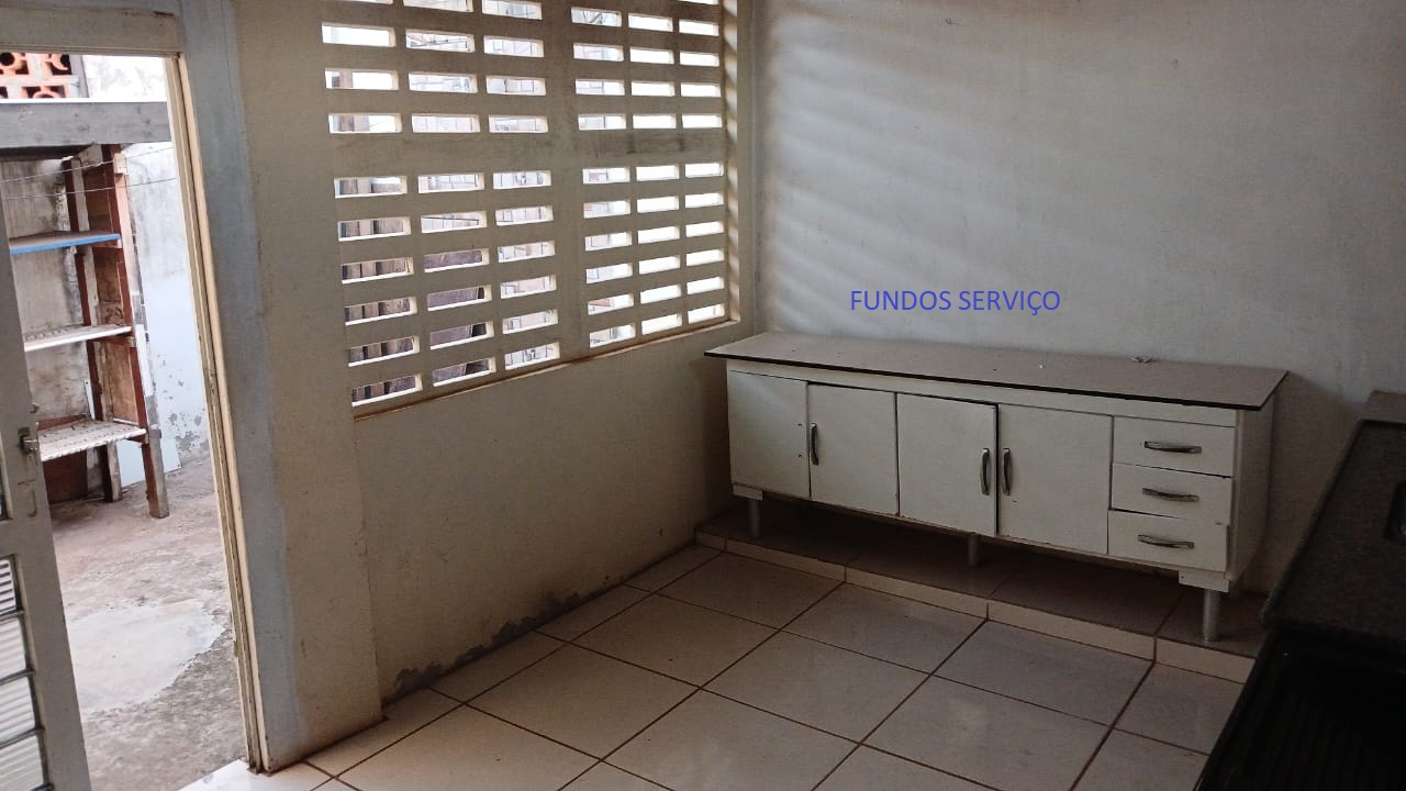 Casa para alugar com 2 quartos, 250m² - Foto 3