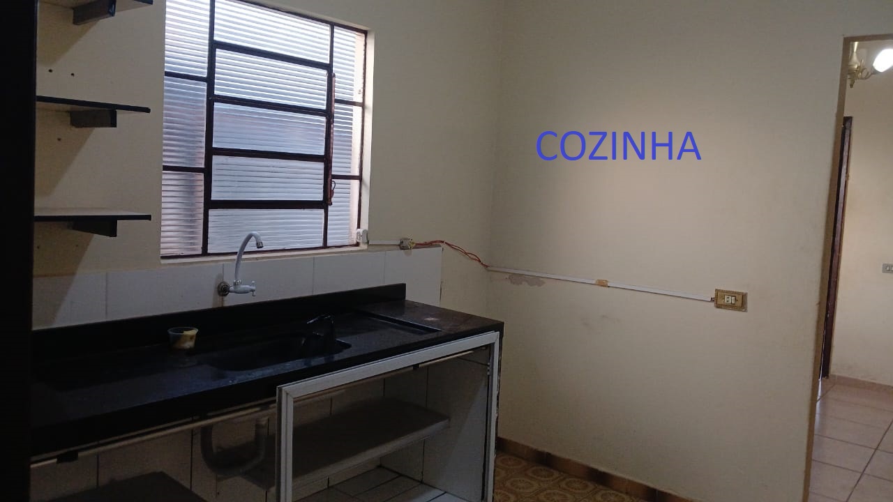 Casa para alugar com 2 quartos, 250m² - Foto 13