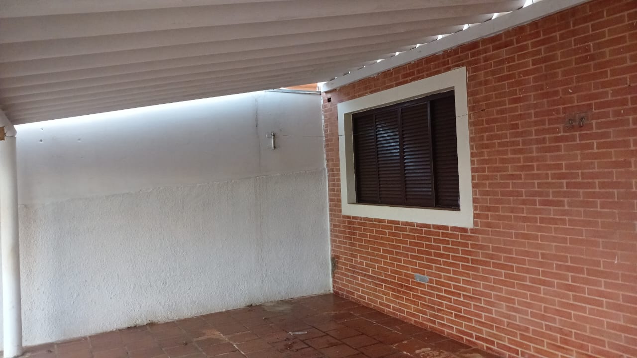 Casa para alugar com 2 quartos, 250m² - Foto 2