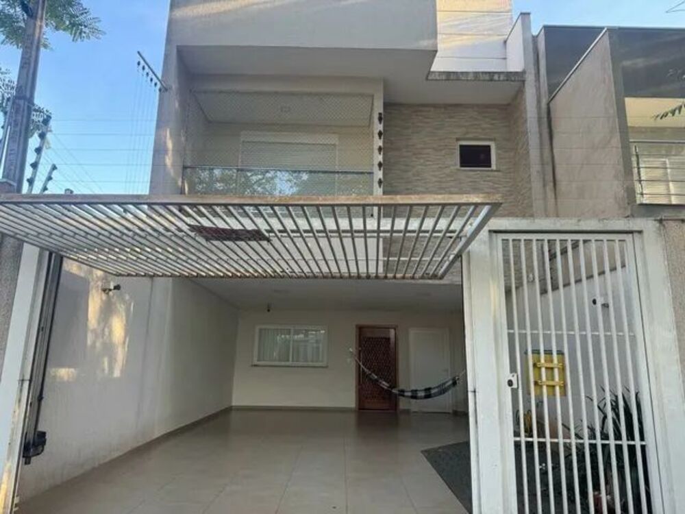 Casa à venda com 3 quartos, 195m² - Foto 1