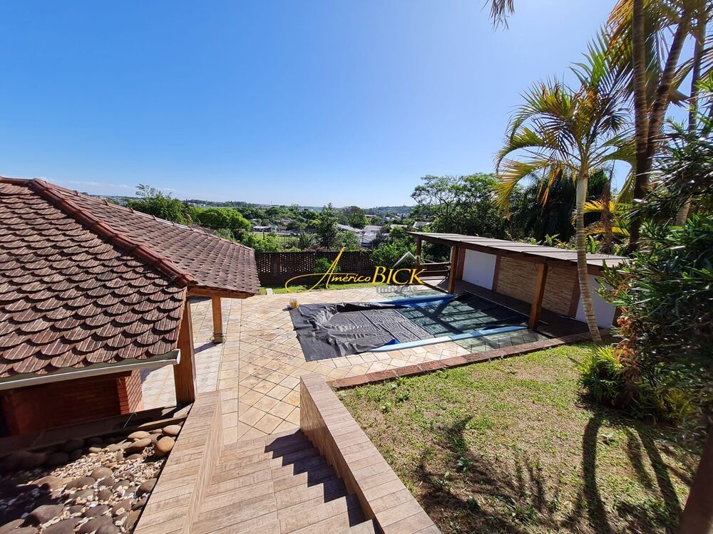 Casa à venda com 4 quartos, 270m² - Foto 1
