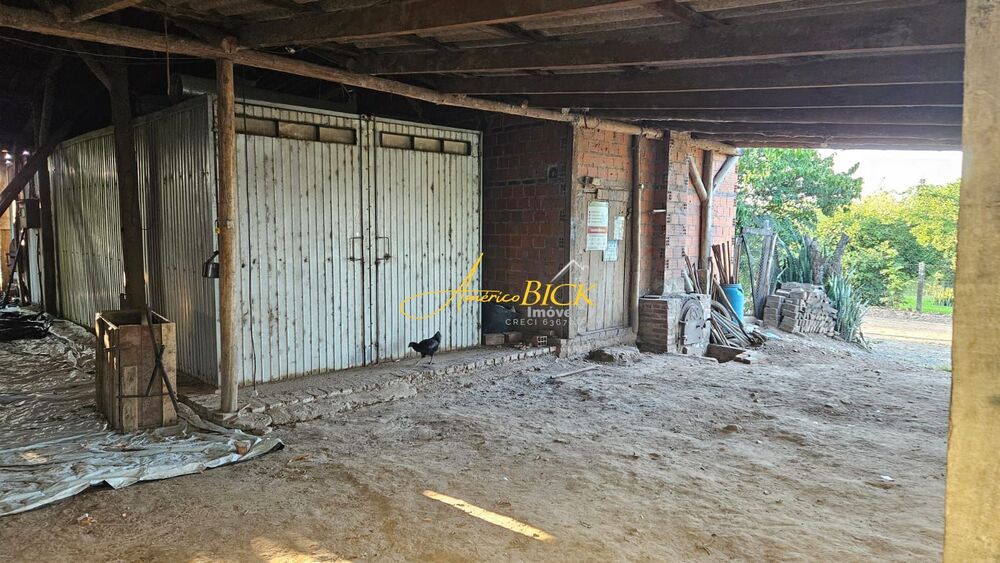 Fazenda à venda com 3 quartos, 250m² - Foto 1
