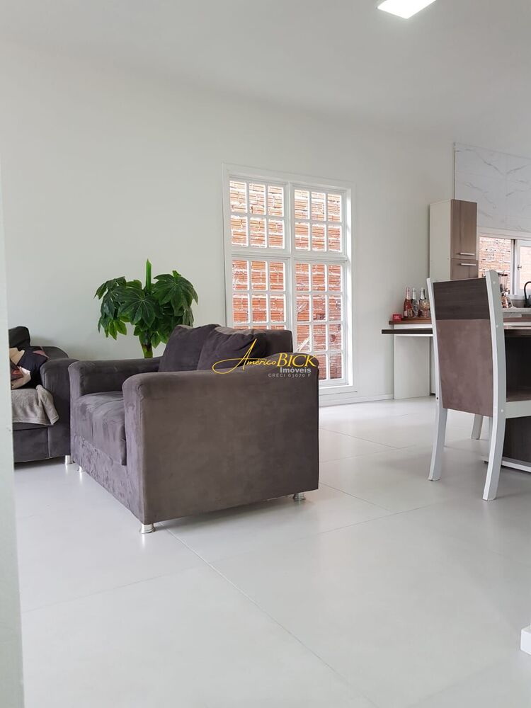 Casa à venda com 2 quartos, 97m² - Foto 2
