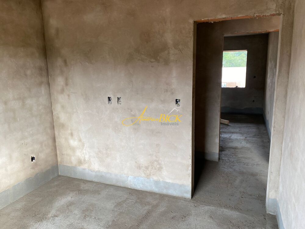 Casa à venda com 2 quartos, 80m² - Foto 2