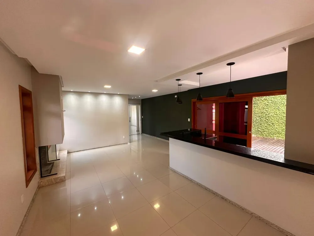 Casa, 3 quartos, 214 m² - Foto 1