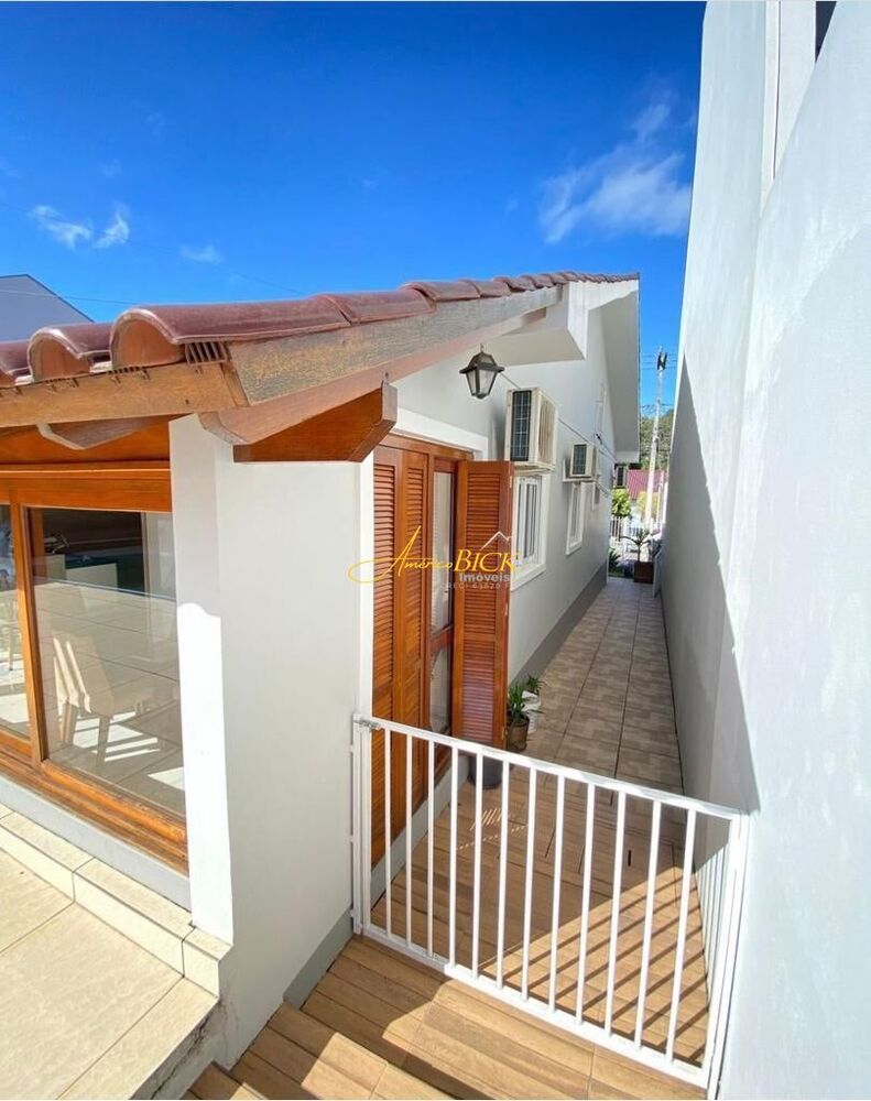 Casa à venda com 3 quartos, 157m² - Foto 2