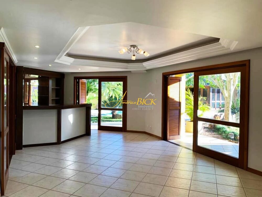 Casa à venda com 3 quartos, 350m² - Foto 4