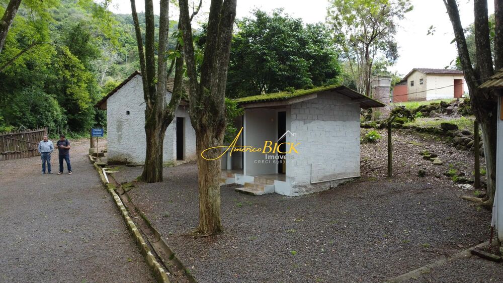 Chácara à venda com 3 quartos, 600m² - Foto 2