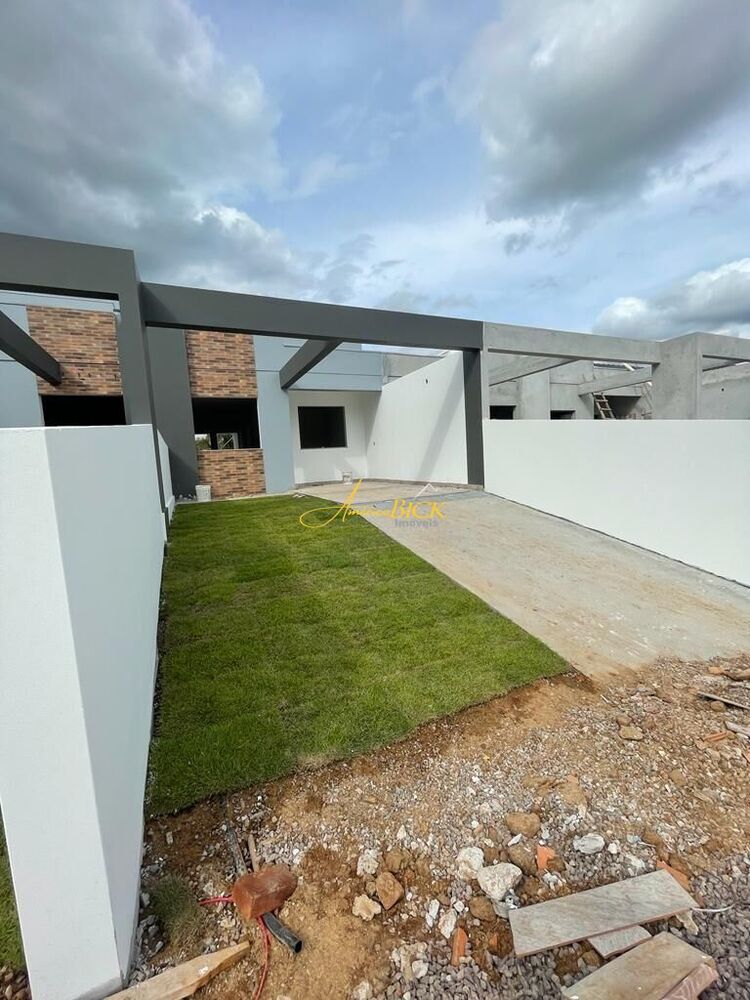 Casa à venda com 2 quartos, 66m² - Foto 1
