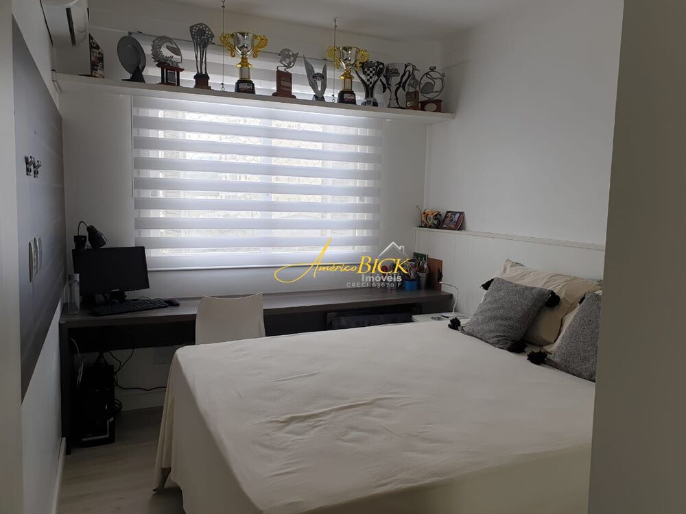 Apartamento à venda com 3 quartos, 203m² - Foto 2