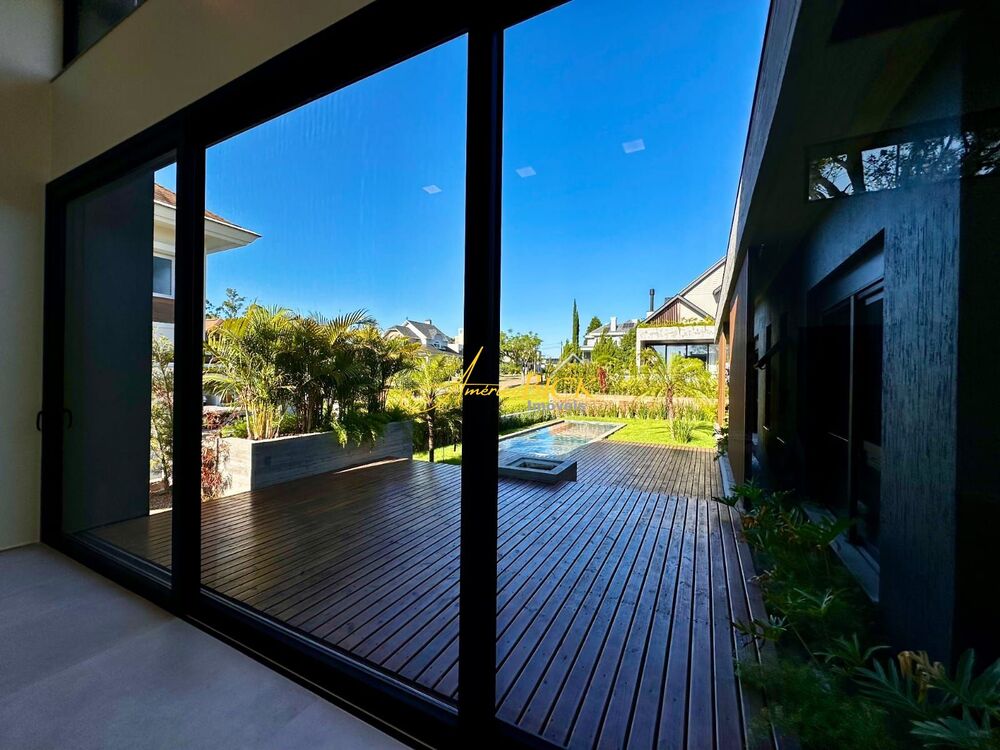 Casa à venda com 3 quartos, 219m² - Foto 2