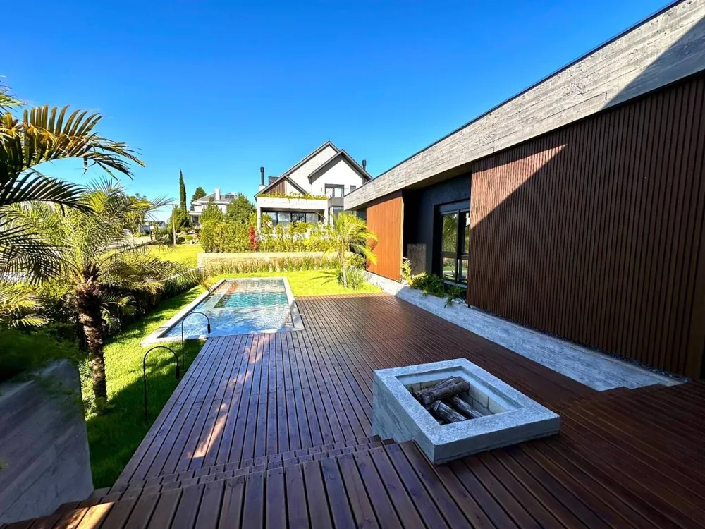 Casa, 3 quartos, 219 m² - Foto 1