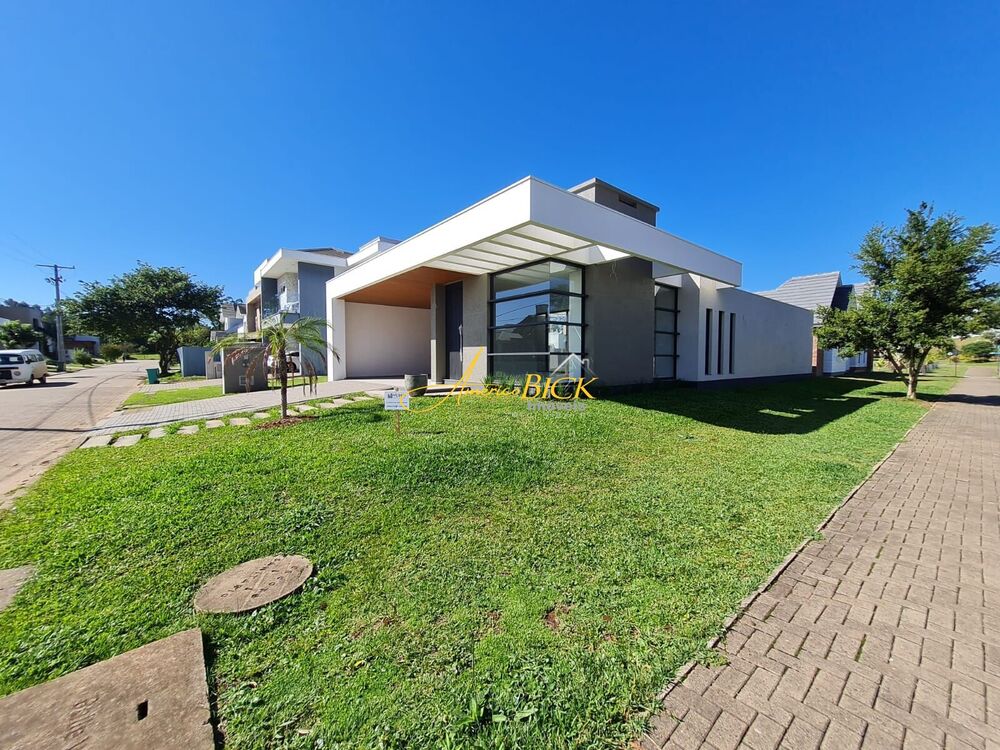 Casa à venda com 3 quartos, 185m² - Foto 1