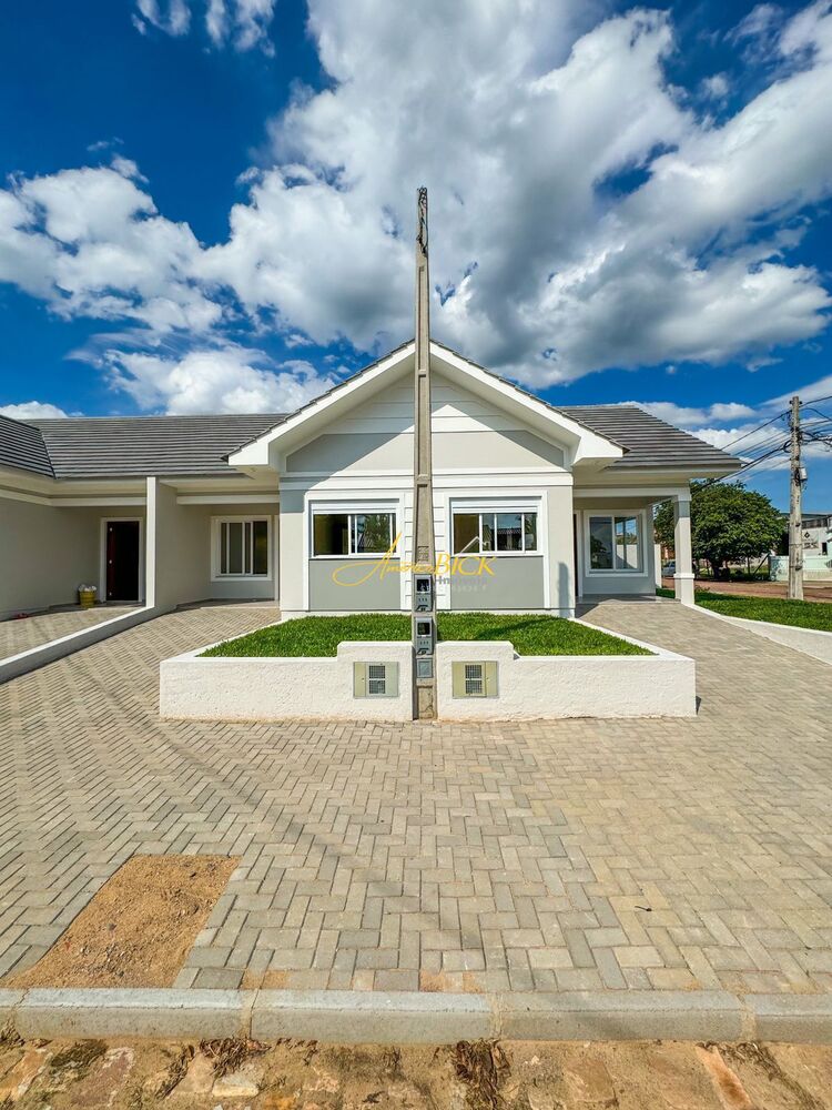 Casa à venda com 2 quartos, 52m² - Foto 1