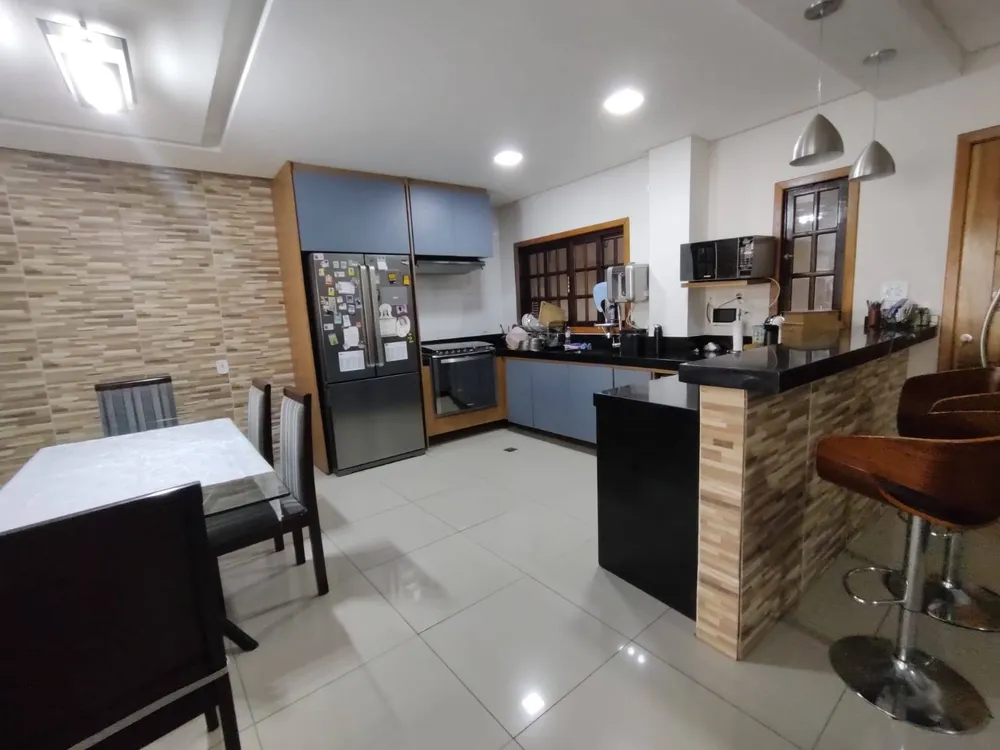 Sobrado, 5 quartos, 352 m² - Foto 1
