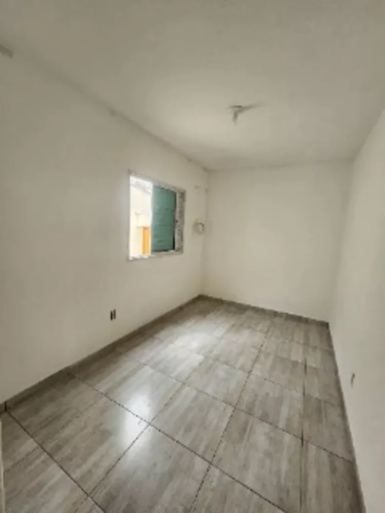 Casa para alugar com 1 quarto, 28m² - Foto 4