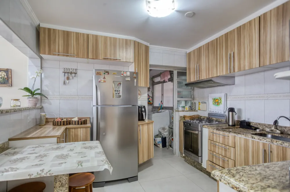 Apartamento, 3 quartos, 2425 m² - Foto 1