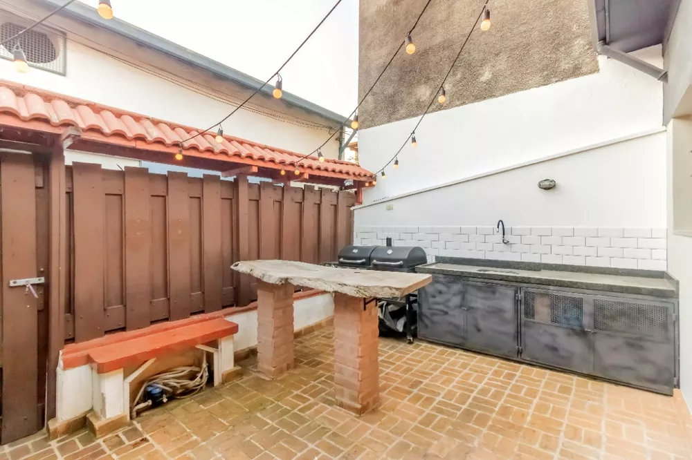 Casa à venda com 2 quartos, 107m² - Foto 1