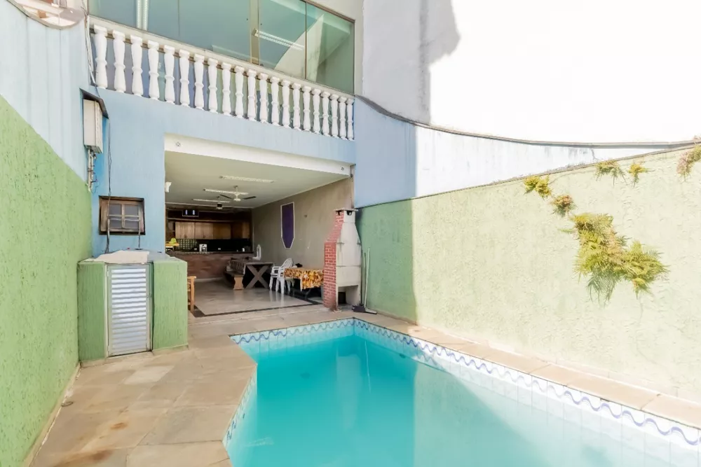 Sobrado à venda com 4 quartos, 385m² - Foto 1