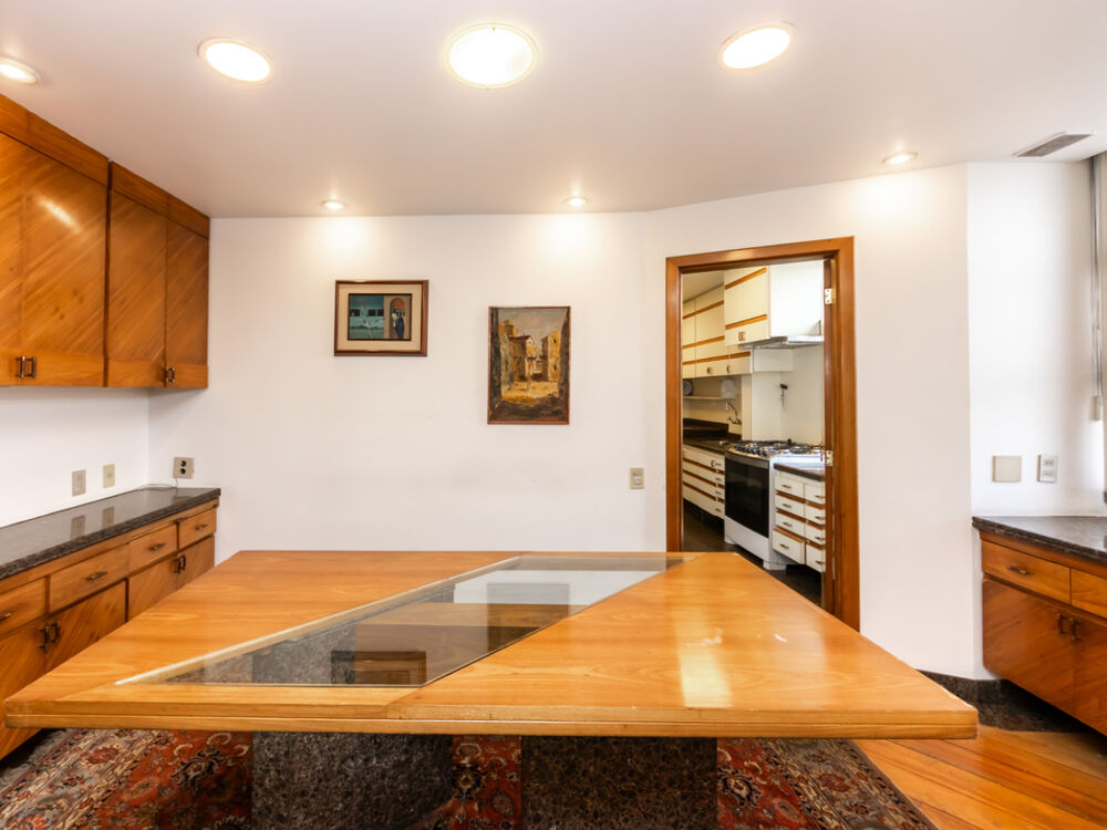 Apartamento à venda com 3 quartos, 217m² - Foto 4