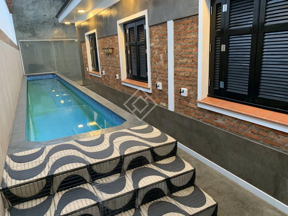 Casa à venda com 3 quartos, 210m² - Foto 4