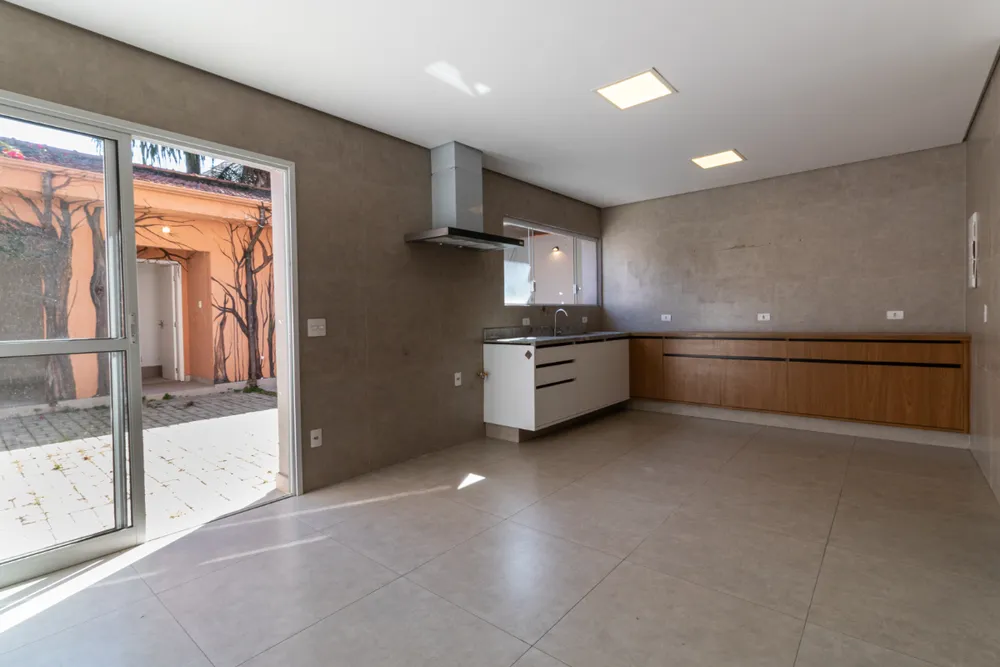 Casa, 3 quartos, 207 m² - Foto 1