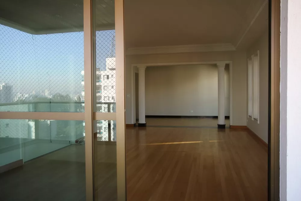 Apartamento à venda com 3 quartos, 243m² - Foto 3