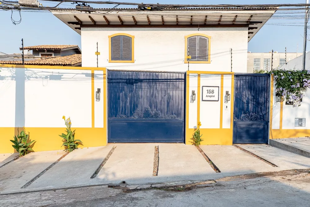 Casa à venda com 4 quartos, 450m² - Foto 1