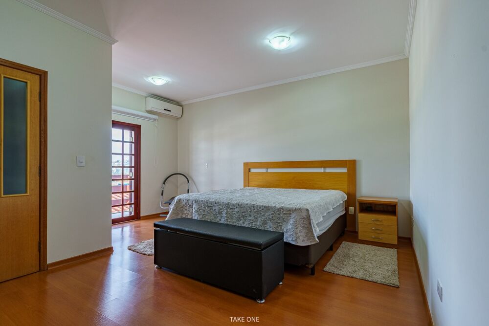 Casa de Condomínio à venda com 5 quartos, 350m² - Foto 4