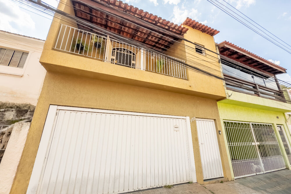 Casa à venda com 3 quartos, 224m² - Foto 1