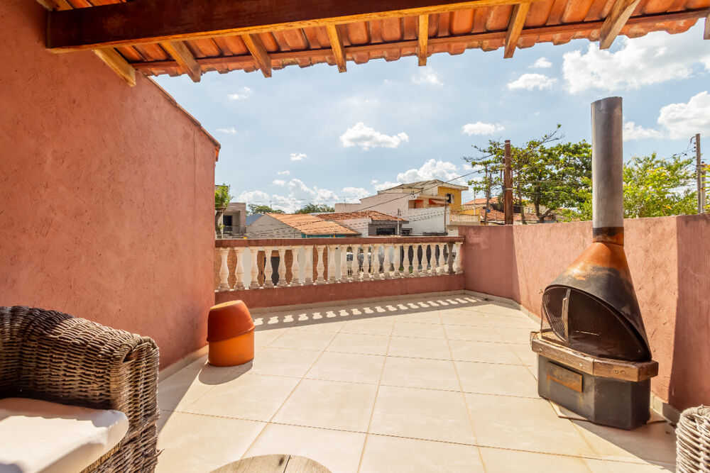 Casa à venda com 3 quartos, 224m² - Foto 3
