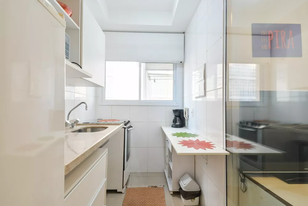 Apartamento à venda com 1 quarto, 32m² - Foto 2