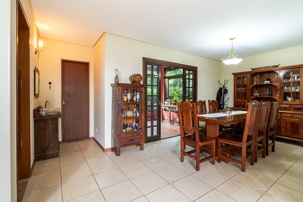 Casa à venda com 4 quartos, 291m² - Foto 4