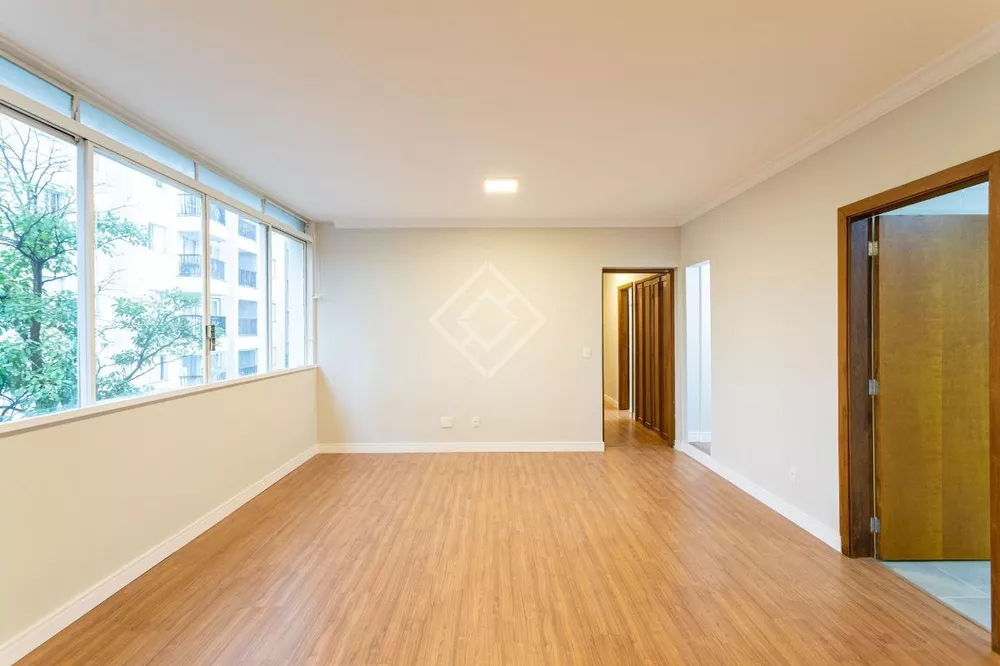 Apartamento à venda com 3 quartos, 134m² - Foto 4