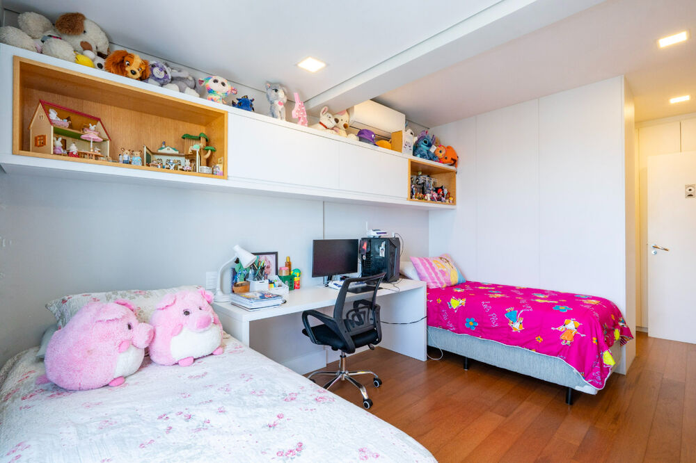 Apartamento à venda com 3 quartos, 165m² - Foto 2