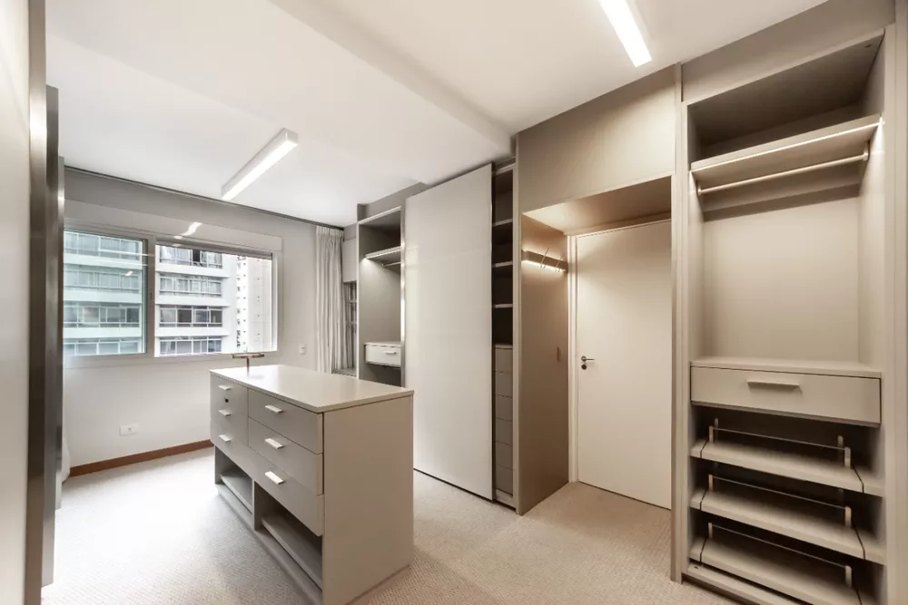 Apartamento à venda com 3 quartos, 198m² - Foto 4